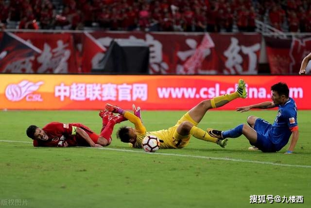 福登闪耀全场，助曼城大胜雅典